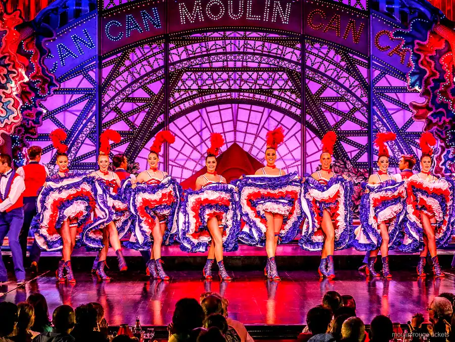 Cancandansare i spagathopp med blå volangkjol och partner, Moulin Rouge dinner show-biljetter