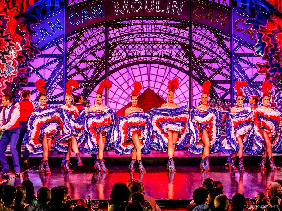 Mavi fırfırlı eteğiyle partneriyle havada spagat yapan kankan dansçısı, Moulin Rouge yemekli gösteri bileti